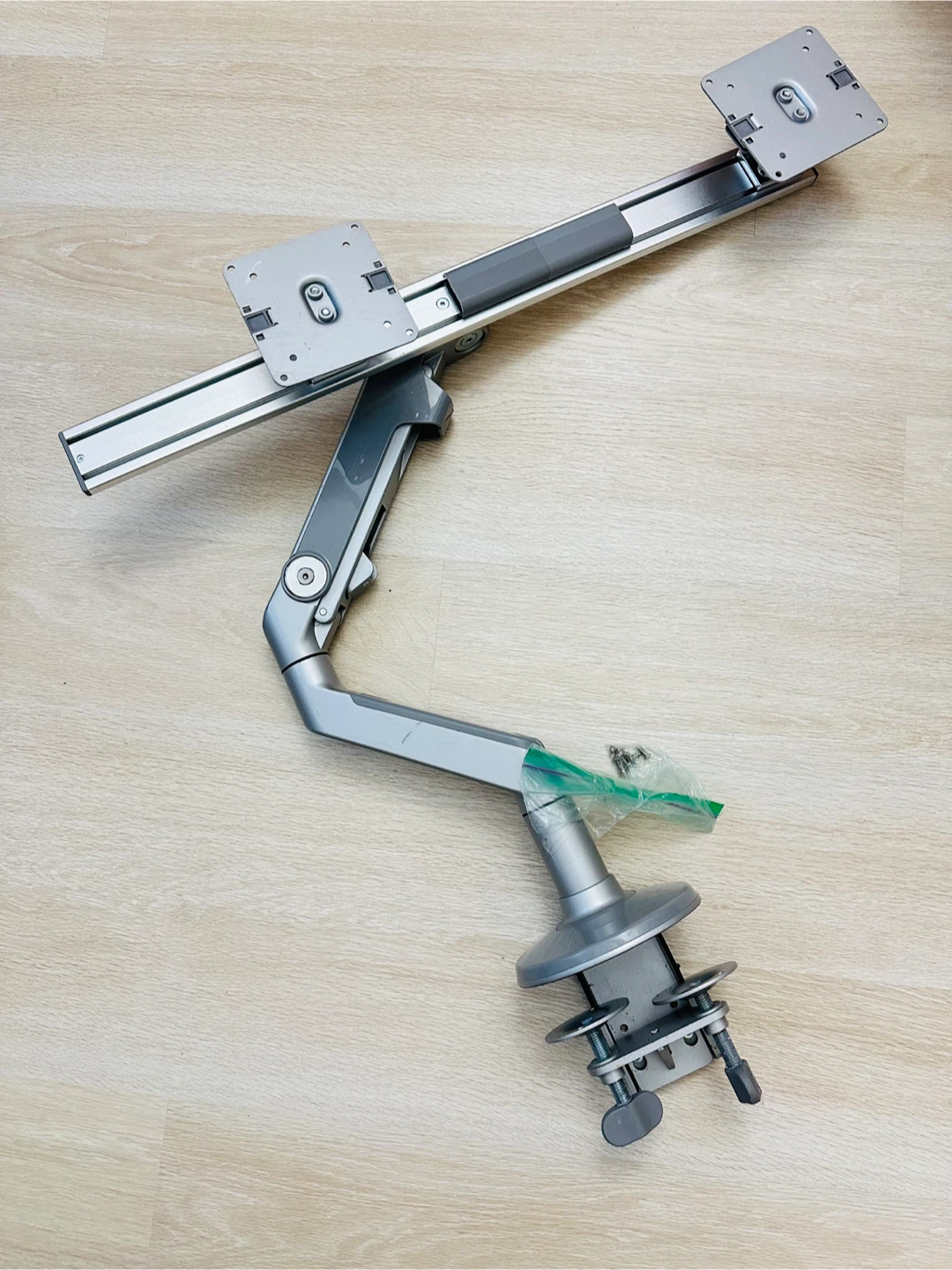 Humanscale Dual Monitor Arm - photo 2