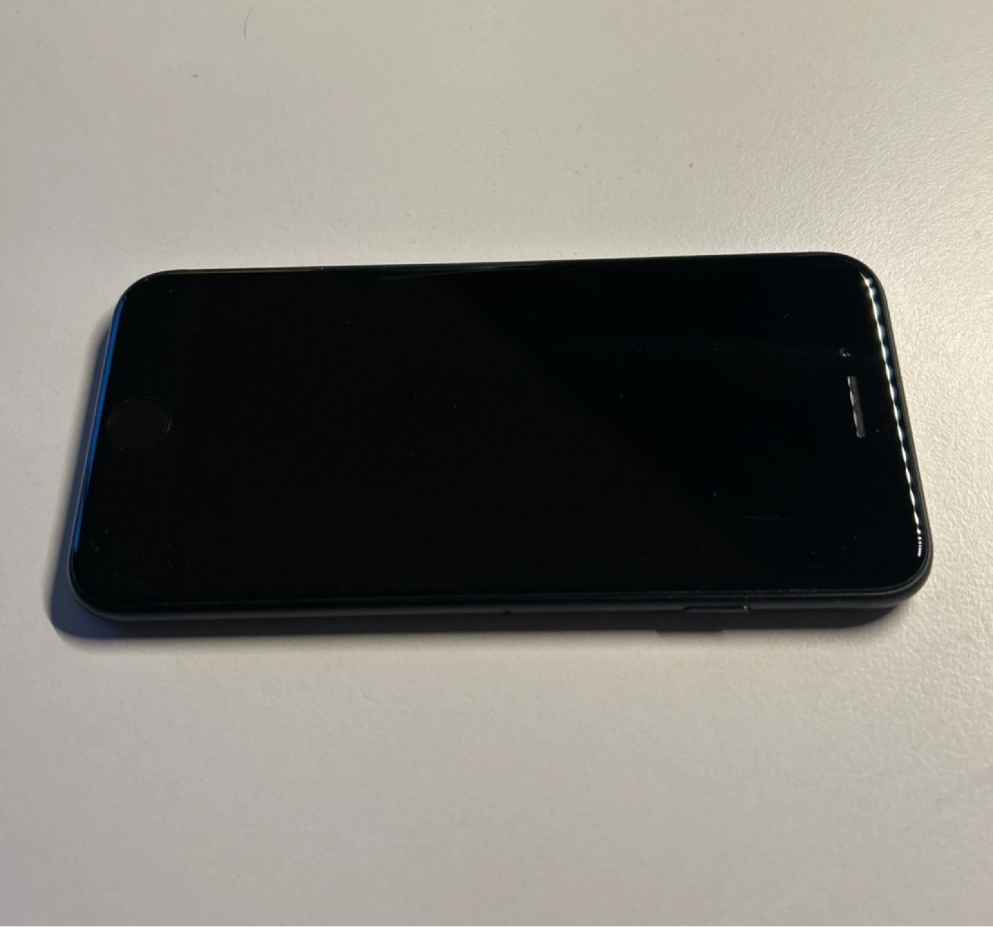 Apple iPhone SE (3rd Gen) - photo 2