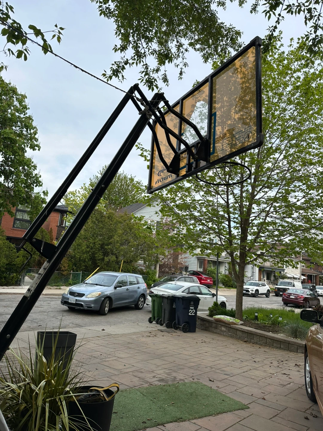 Portable Basketball Hoop – Adjustable Height – Great Condition