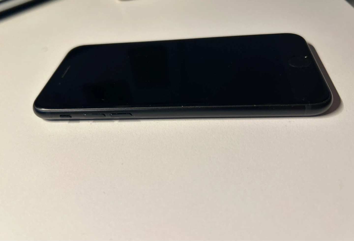 Apple iPhone SE (3rd Gen) - photo 4