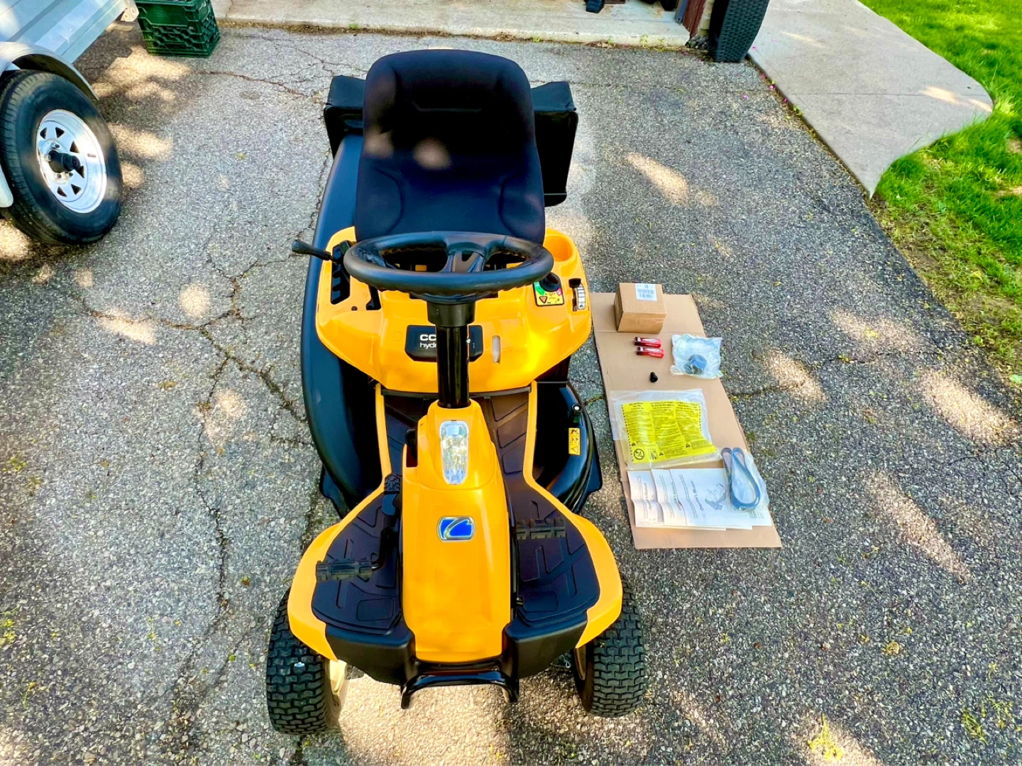 Cub Cadet CC30H Hydro Drive With Rear Bagger and New Spare parts - photo 3