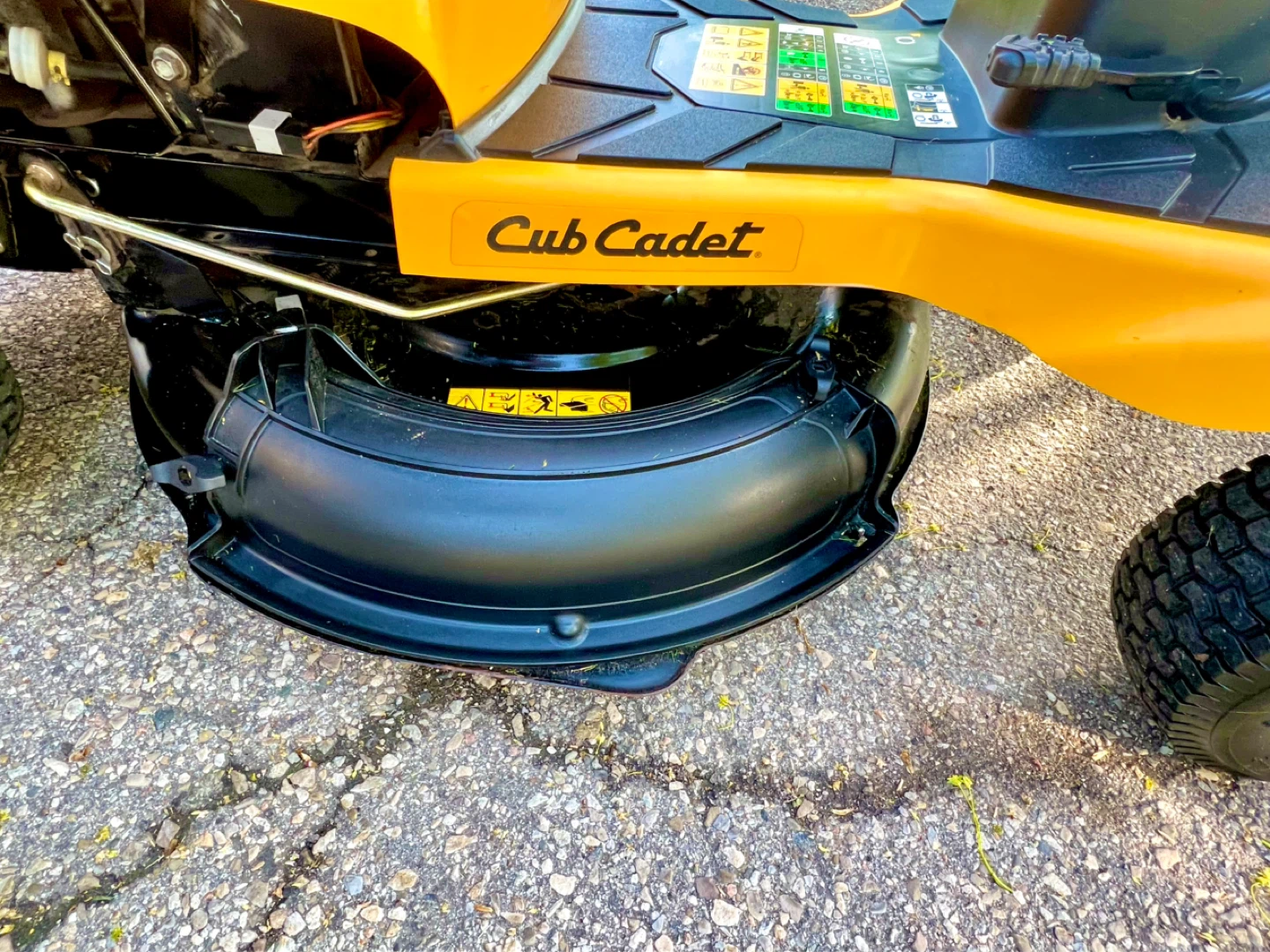 Cub Cadet CC30H Hydro Drive With Rear Bagger and New Spare parts - photo 5