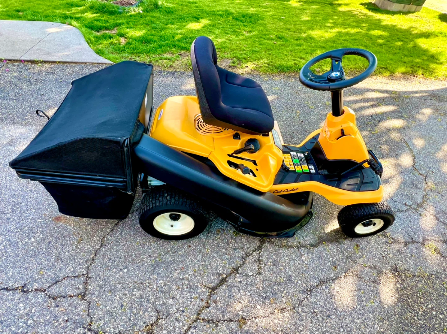 Cub Cadet CC30H Hydro Drive With Rear Bagger and New Spare parts - photo 4
