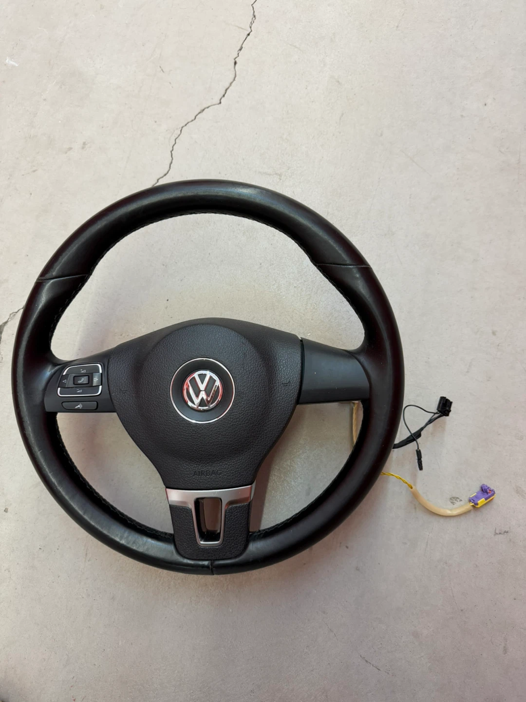 Volkswagen Steering Wheel with Airbag