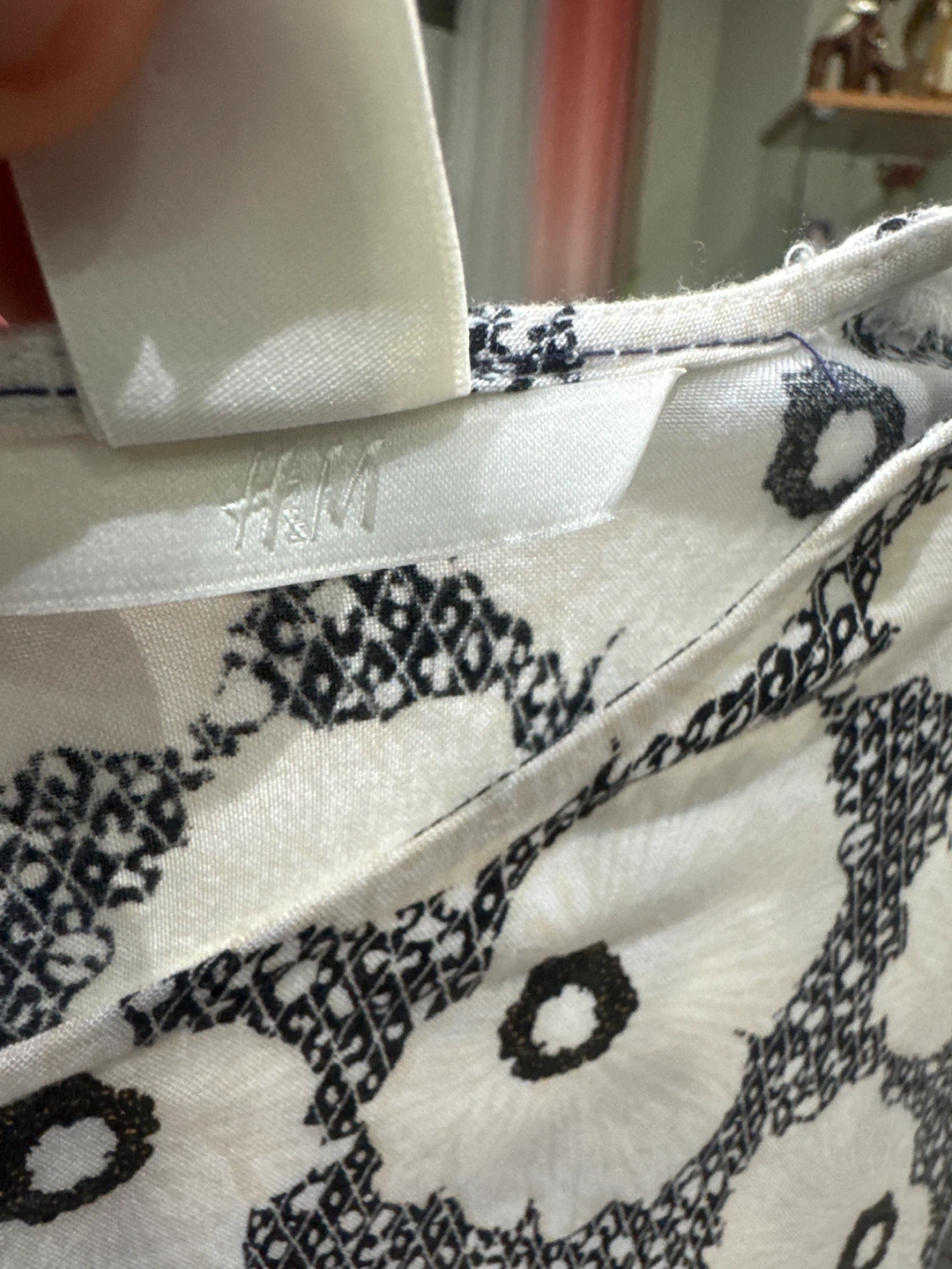 H&M Women's White Floral Print Long Sleeve Top - Size US 4 - photo 3