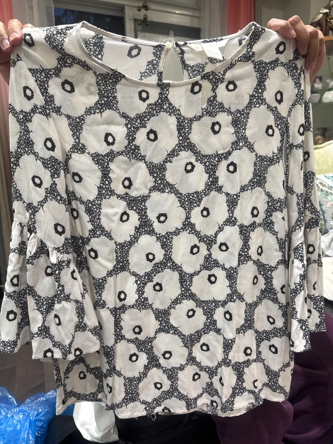 H&M Women's White Floral Print Long Sleeve Top - Size US 4