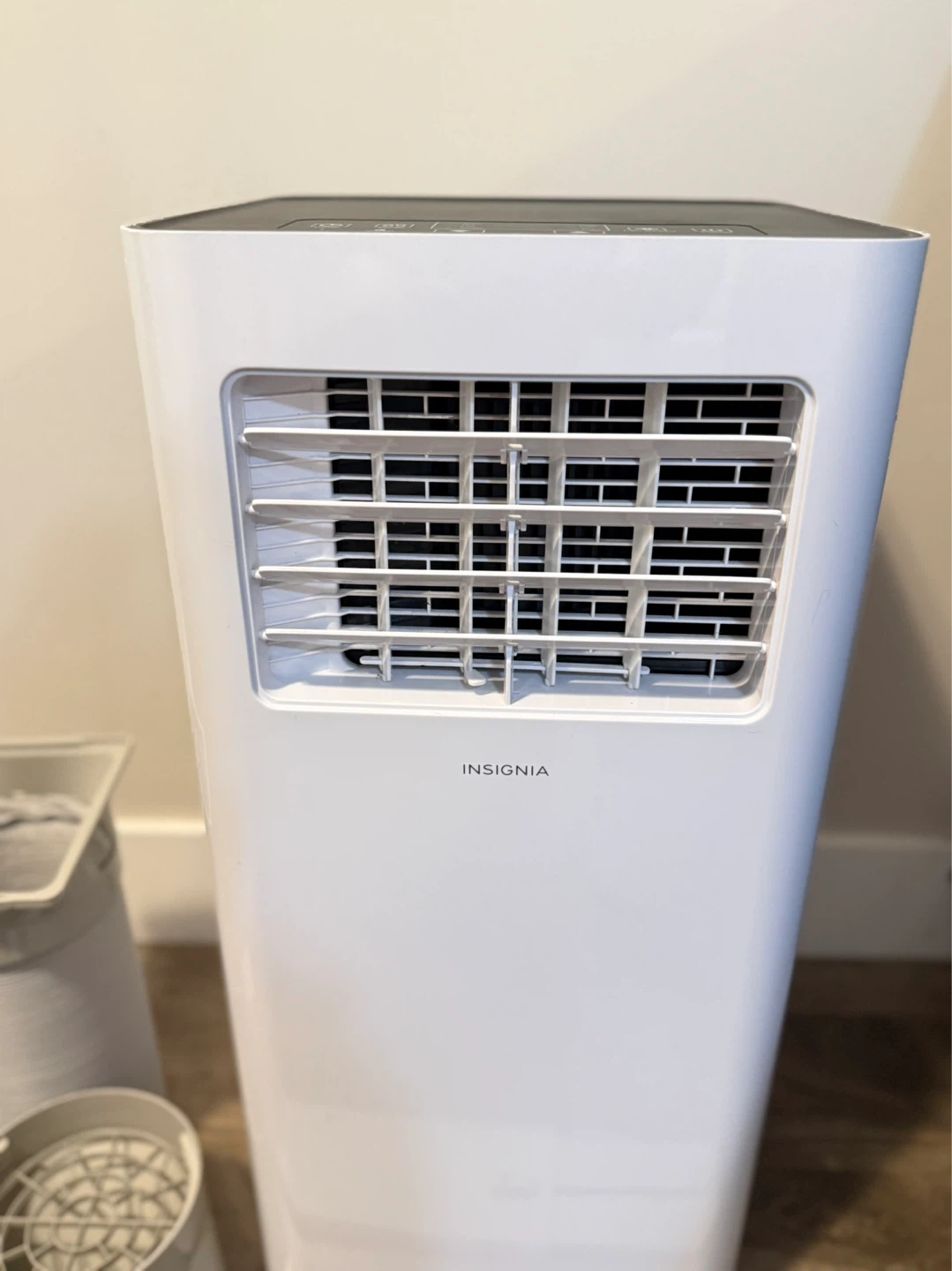 Insignia Portable Air Conditioner 10,000 BTU — Complete Kit - photo 4