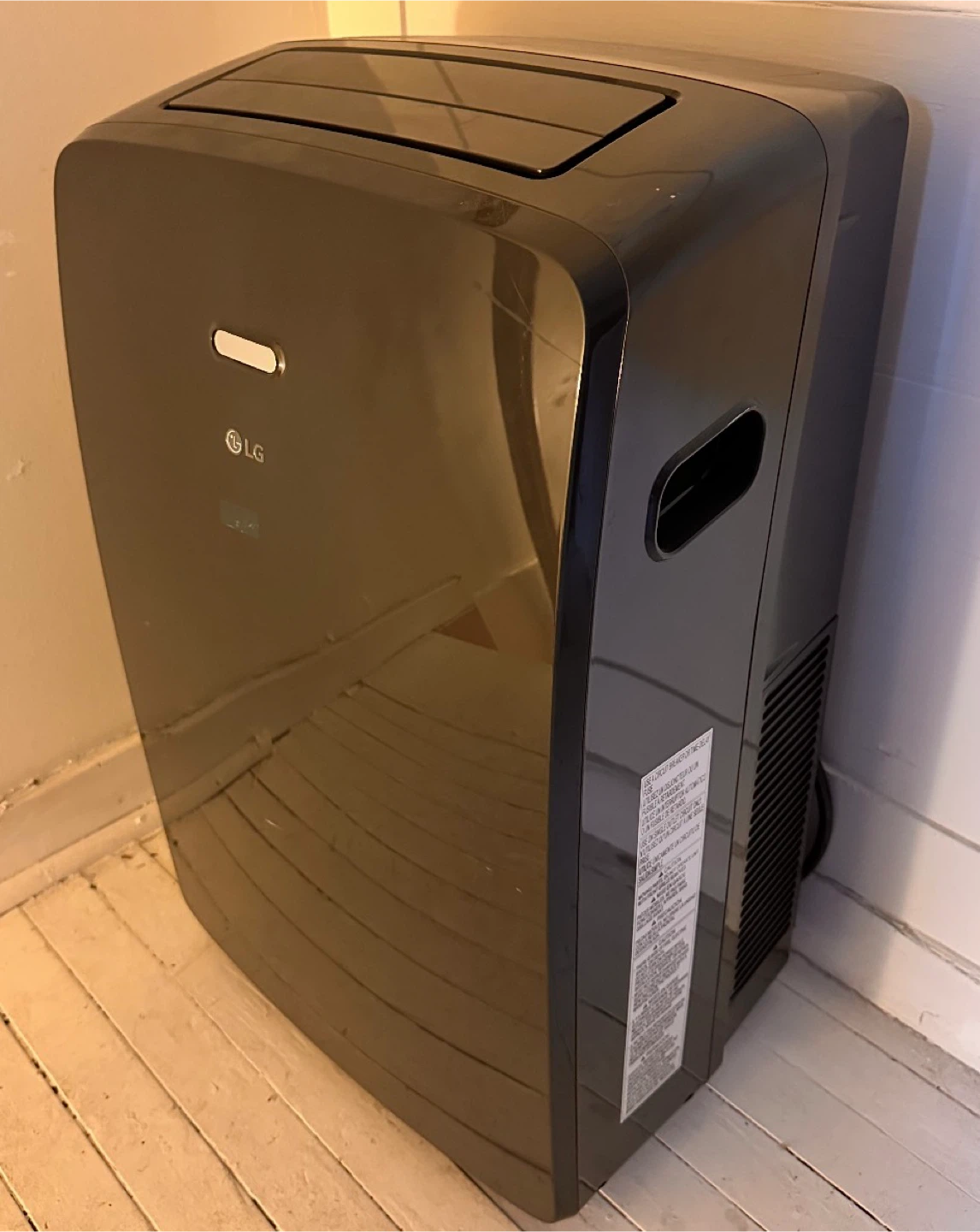 LG Portable Air Conditioner 12,000 BTU/hr - photo 4