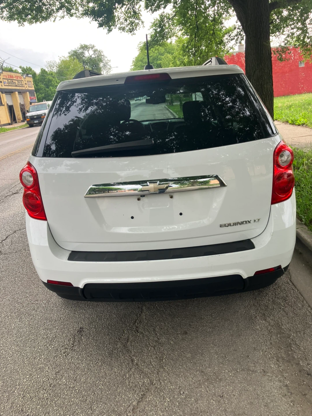 White Chevrolet Equinox LT SUV - photo 4