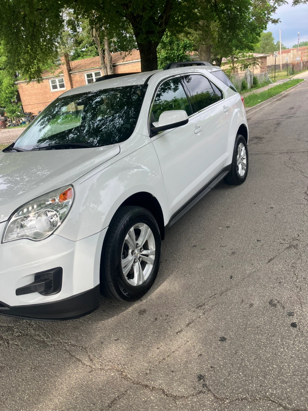 White Chevrolet Equinox LT SUV - photo 2