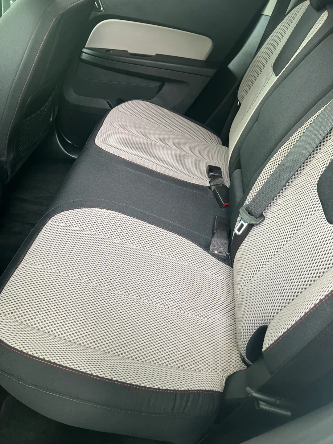 White Chevrolet Equinox LT SUV - photo 5