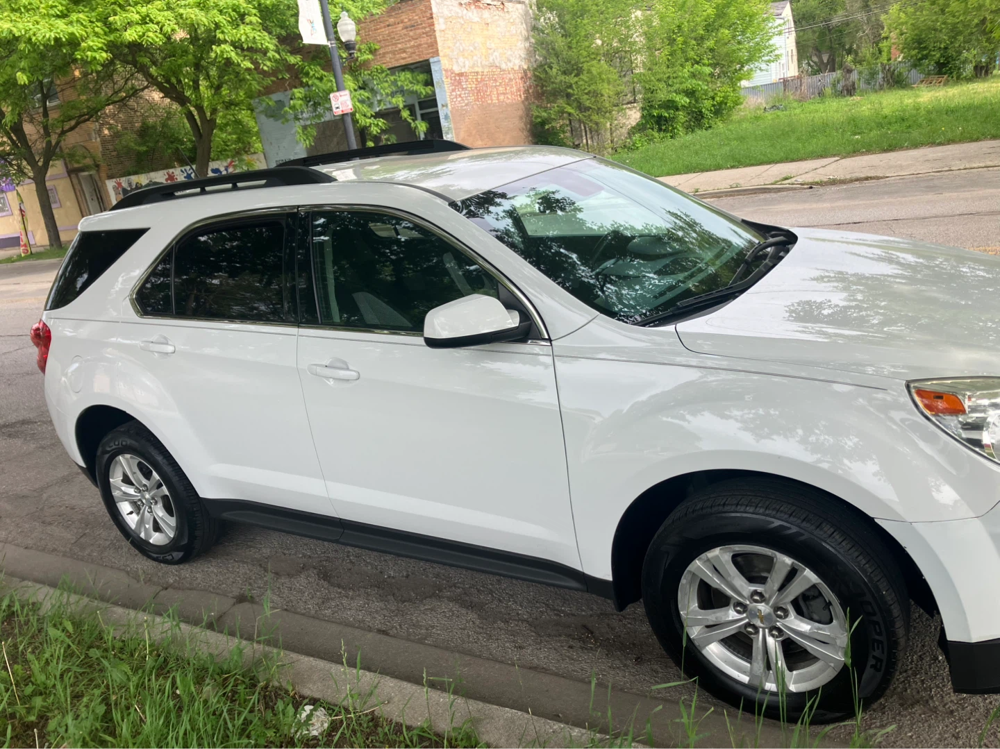 White Chevrolet Equinox LT SUV - photo 3