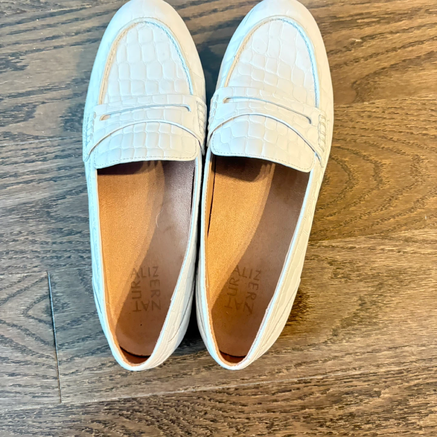 Naturalizer offWhite Crocodile Loafers - Size  9.5