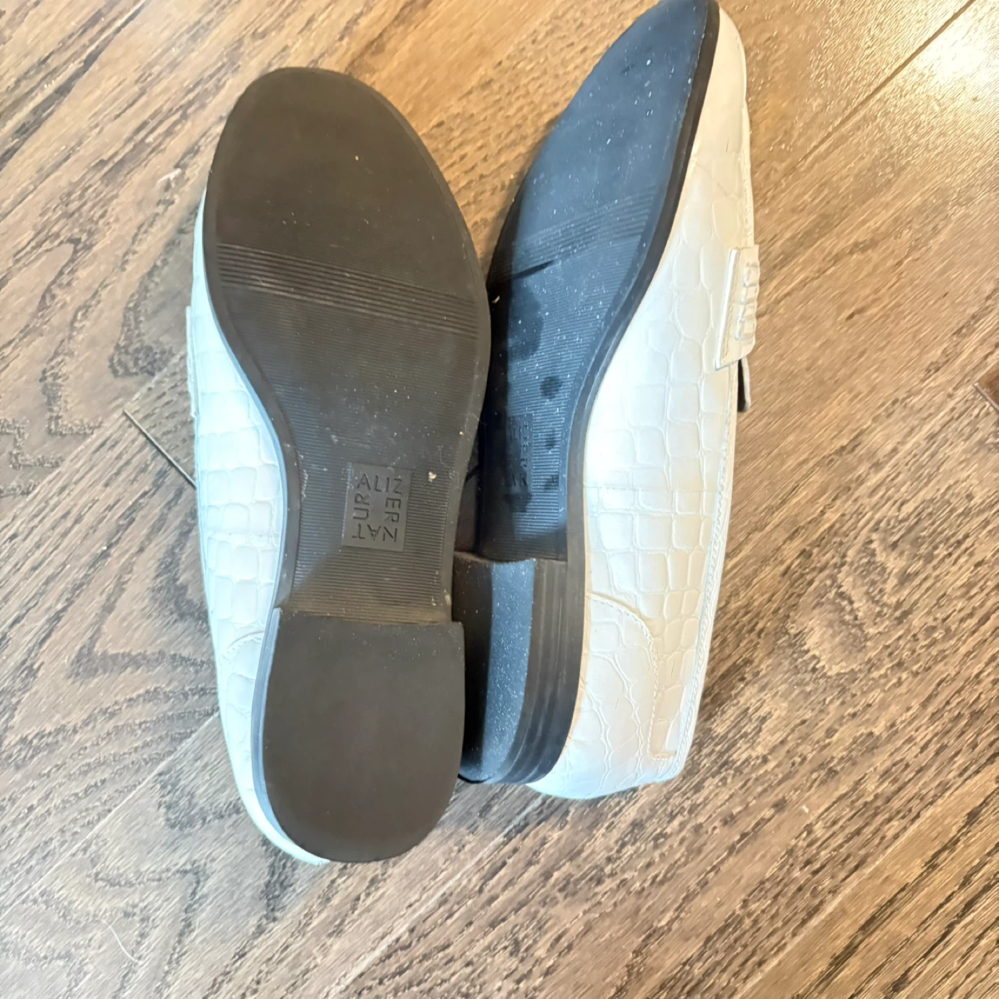 Naturalizer offWhite Crocodile Loafers - Size  9.5 - photo 2