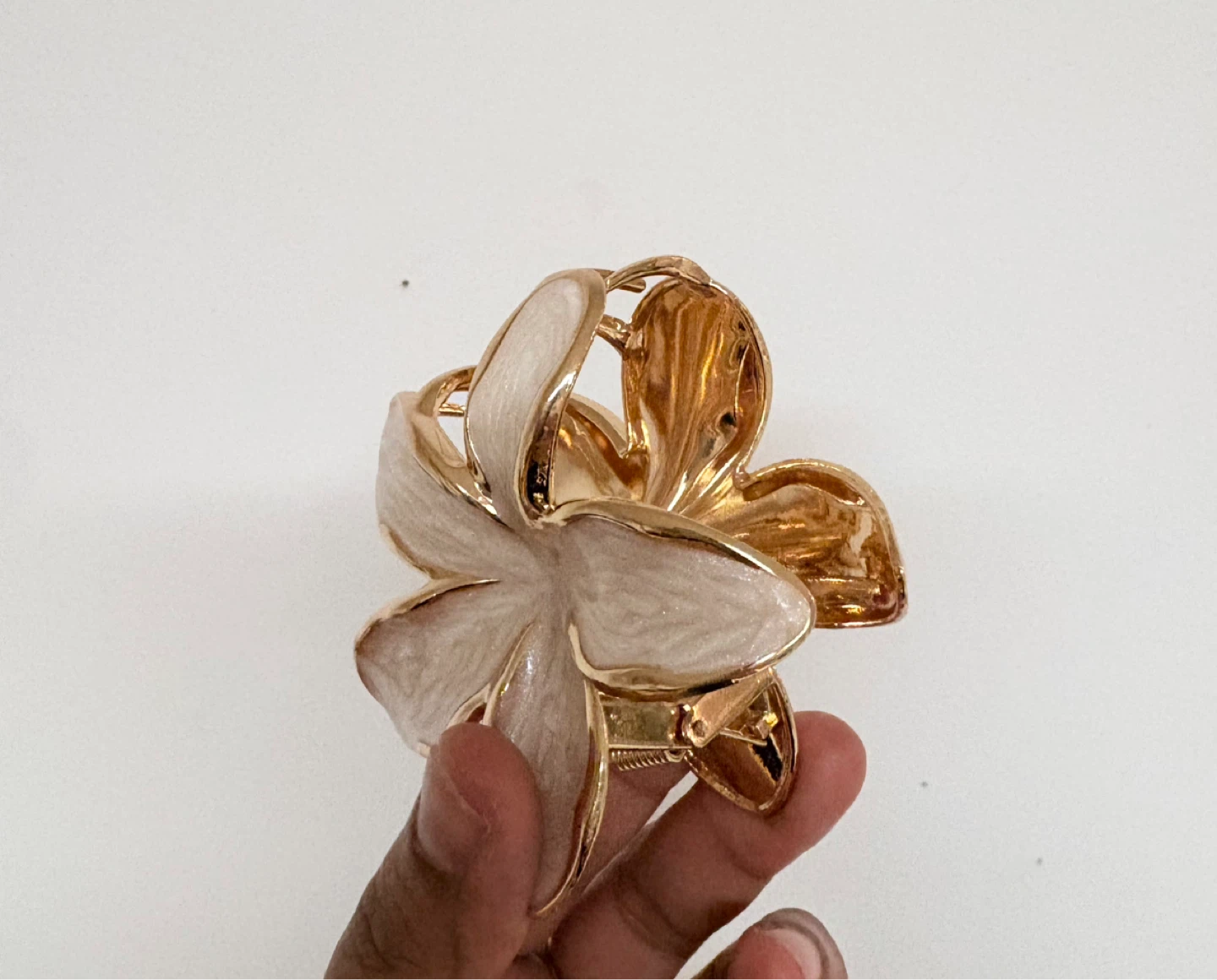 Gold-tone Flower Hair Claw Clip# freecycle - photo 2