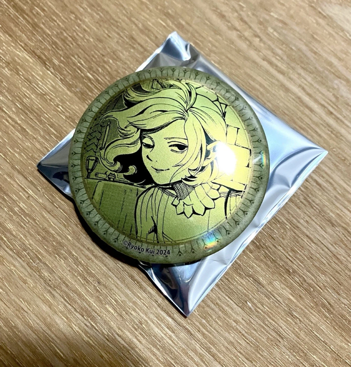 Delicious In Dungeon Mithrun Holographic Button Pin Badge - photo 2