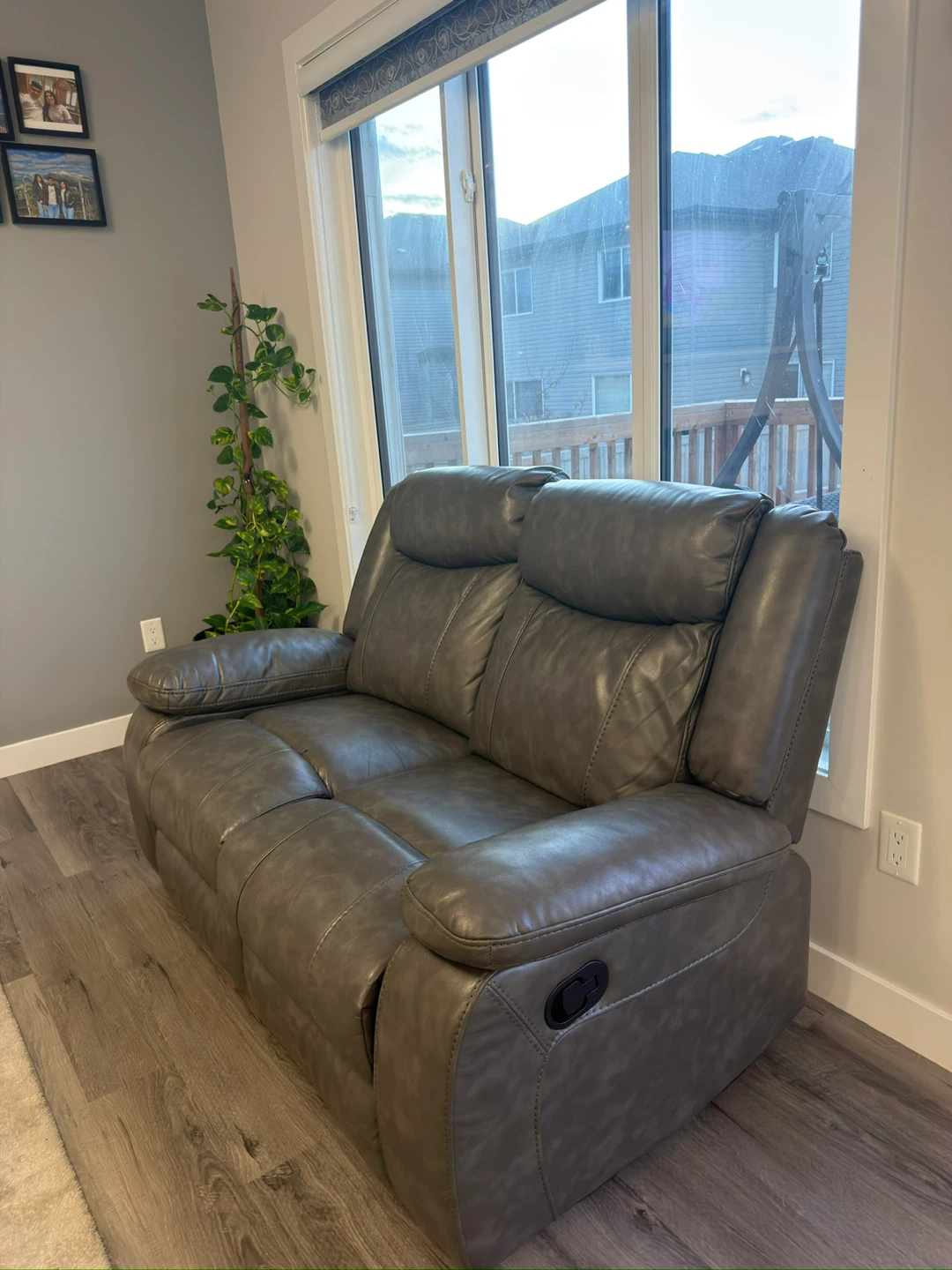 Grey Leather Loveseat Recliner sofa - photo 3