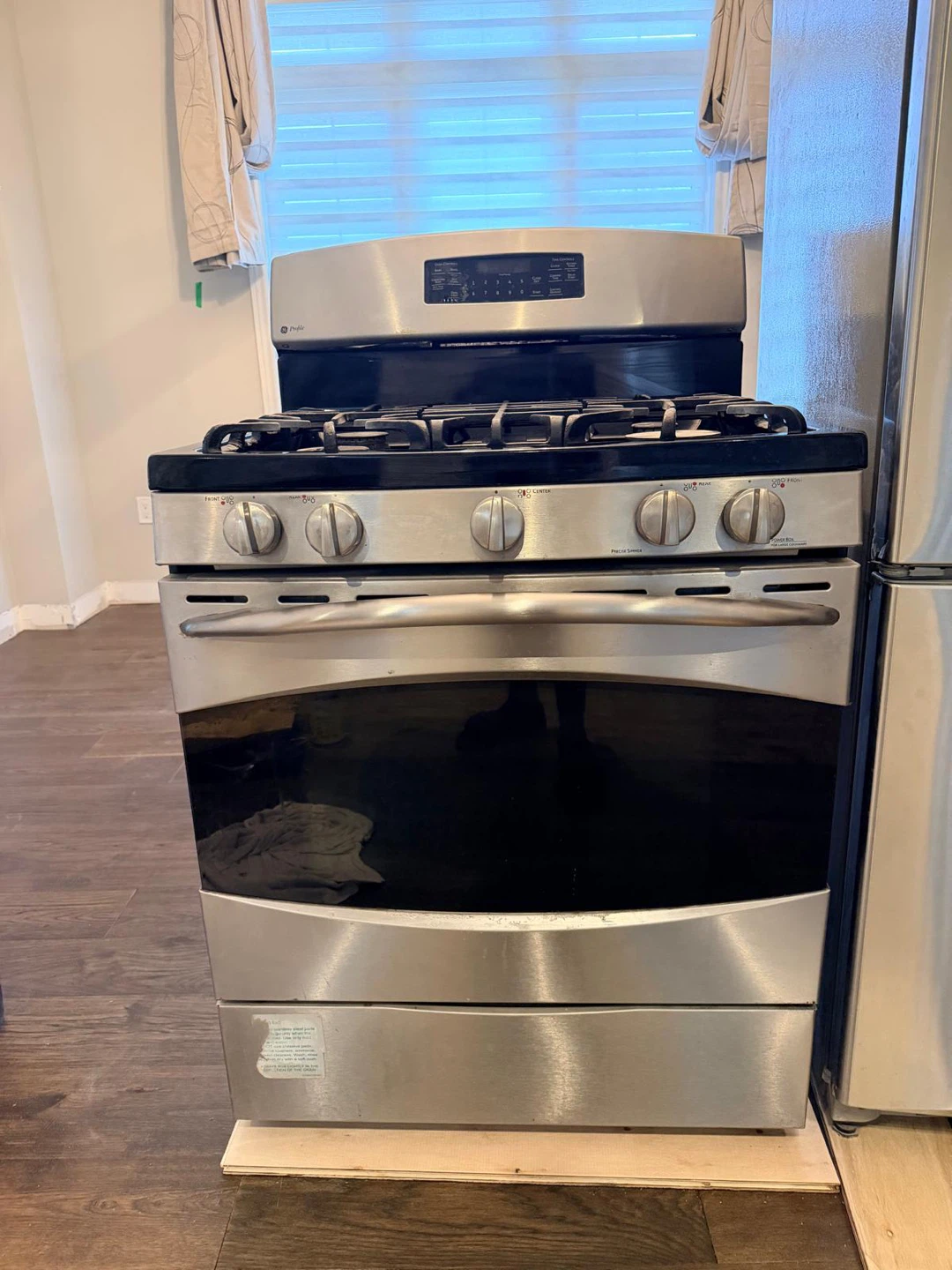 GE Profile Gas Range - photo 4