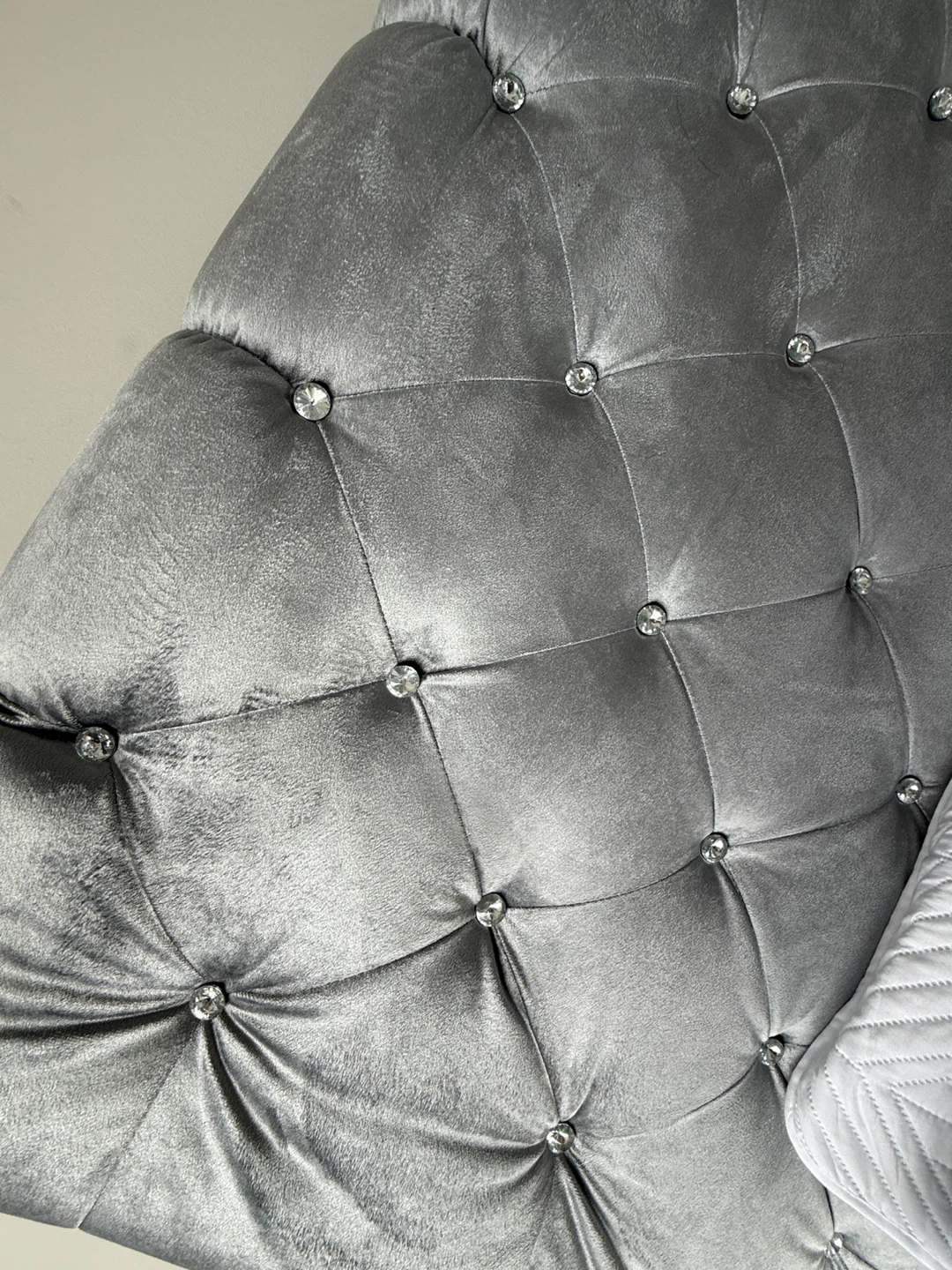 Velvet Diamond Tufted king bed (Spring box included) - photo 3