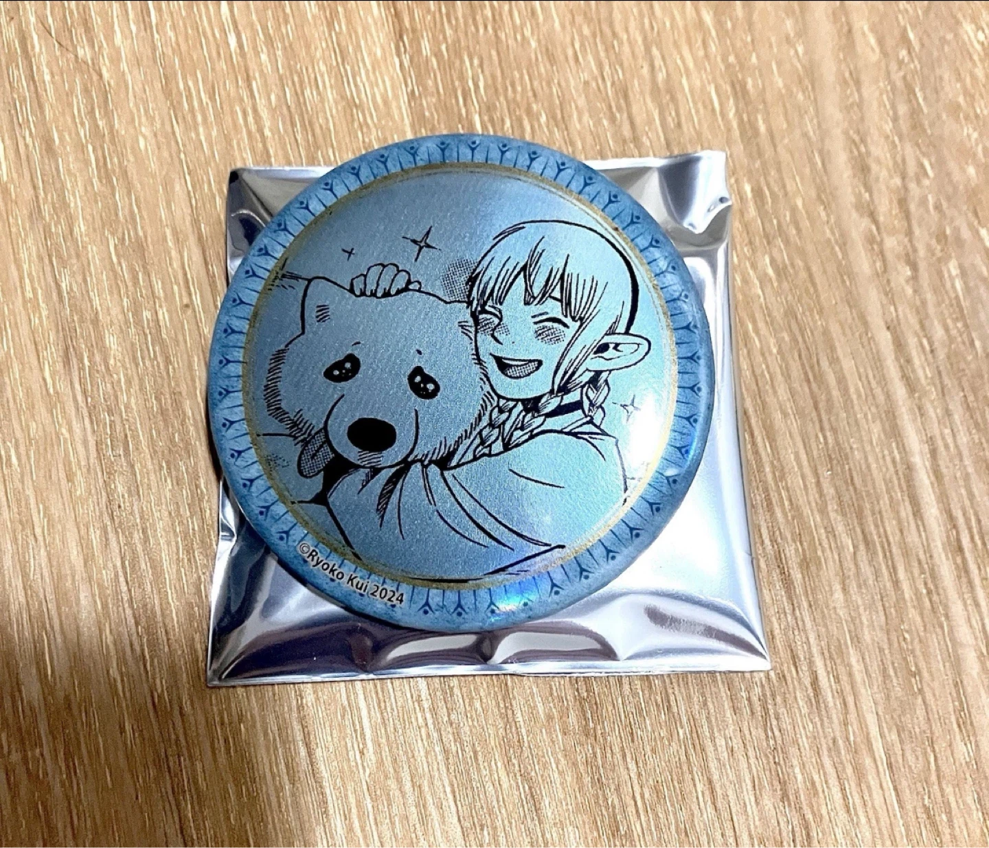 Delicious In Dungeon Marcille Donato Holographic Button Pin