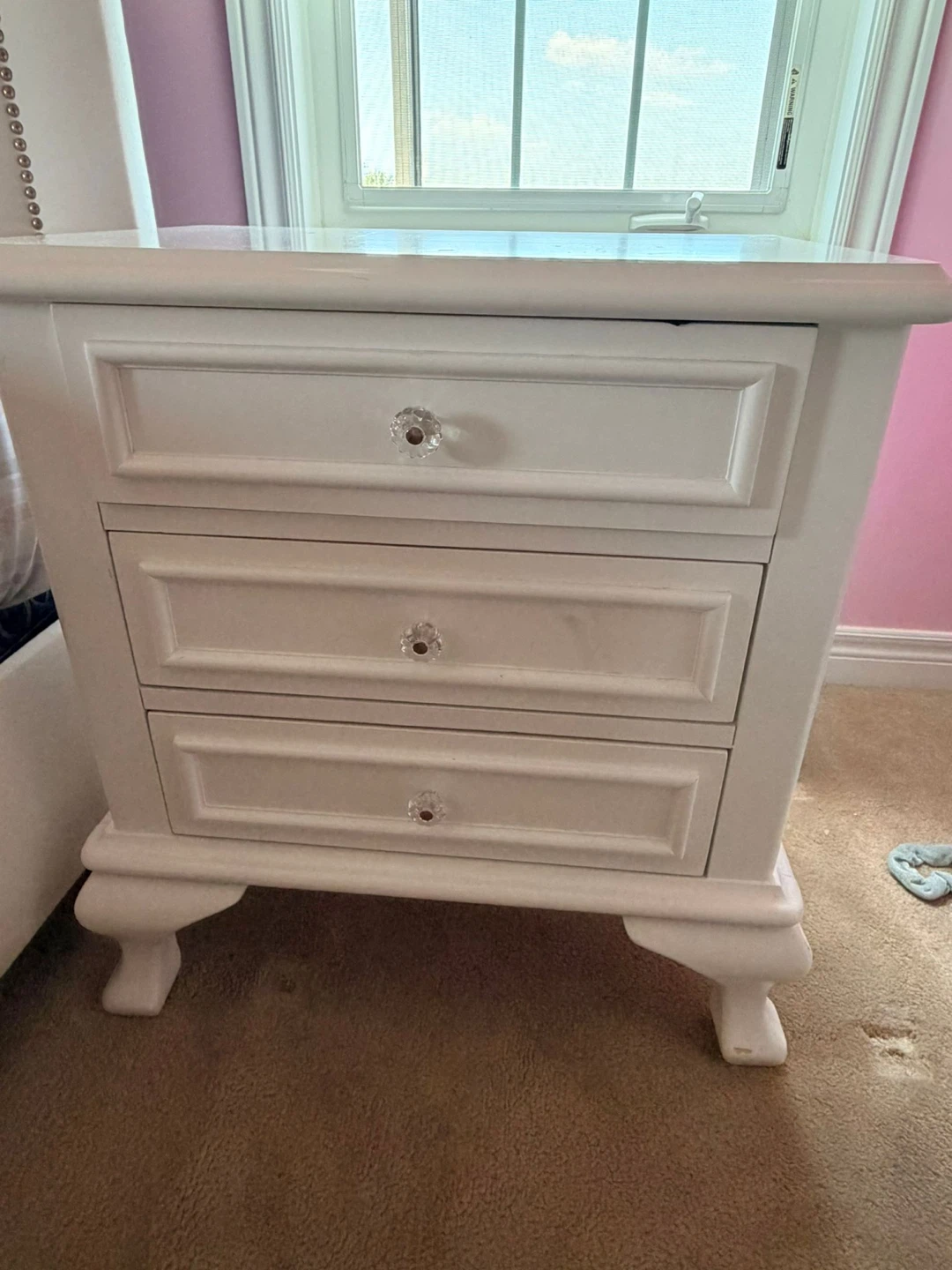 White 6-Piece Bedroom Set with Bed, Dresser, and Nightstands - photo 5