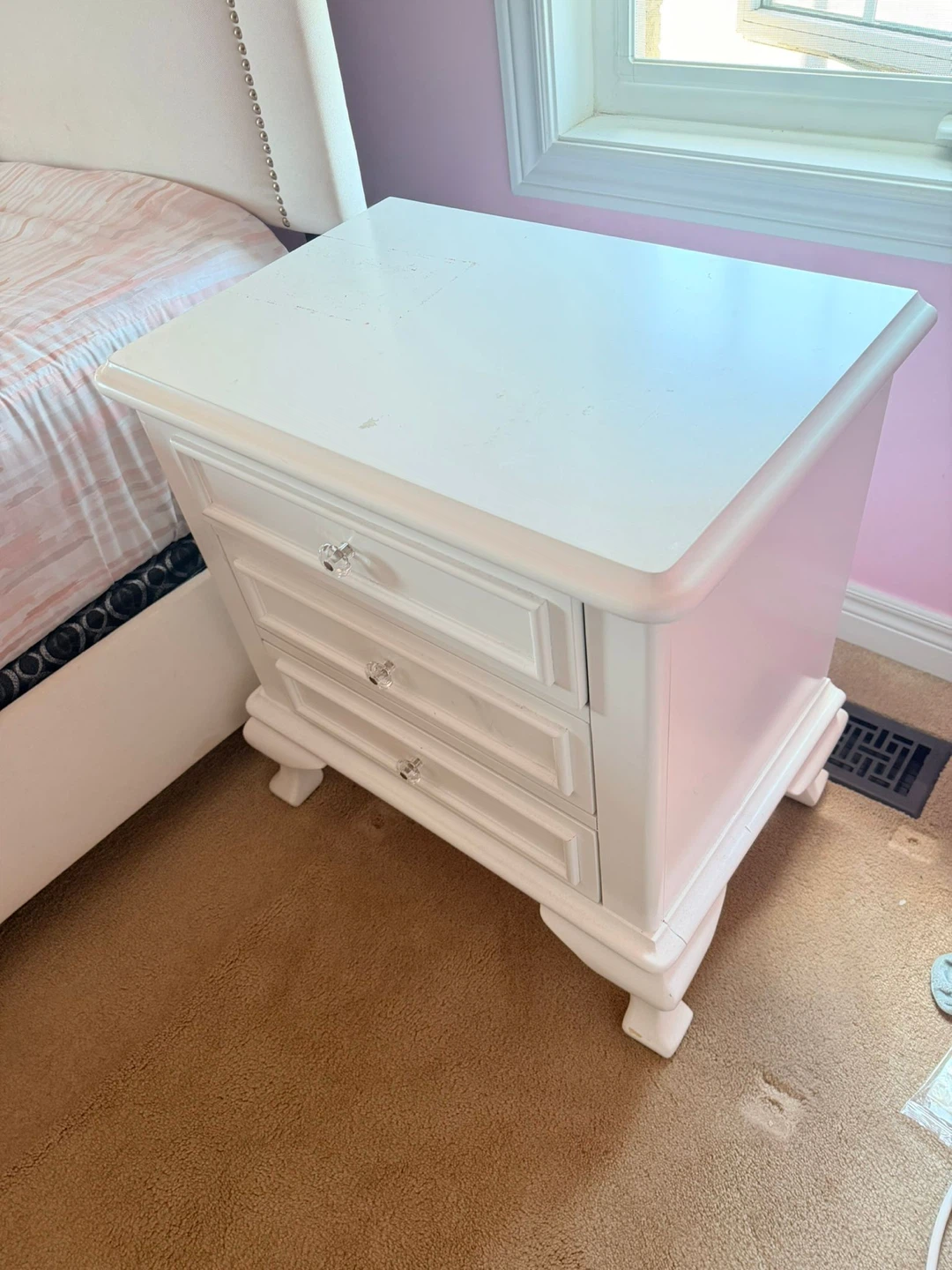 White 6-Piece Bedroom Set with Bed, Dresser, and Nightstands - photo 4