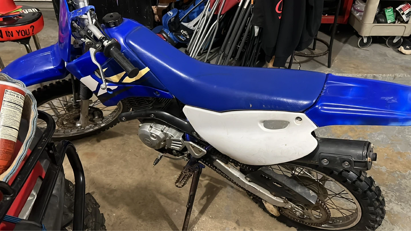 Blue Yamaha Dirt Bike 125 ttr