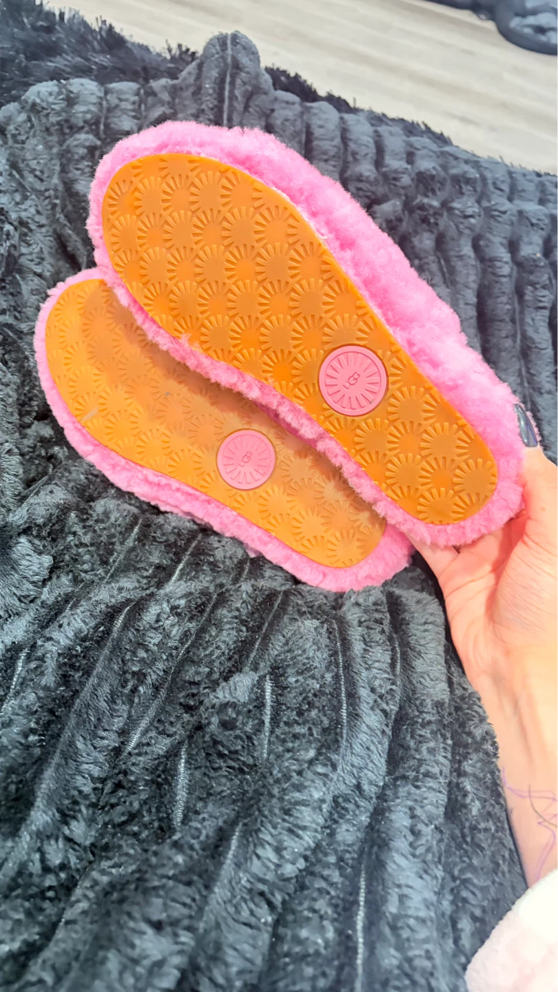 Ugg Pink Fluffy Slippers - photo 3