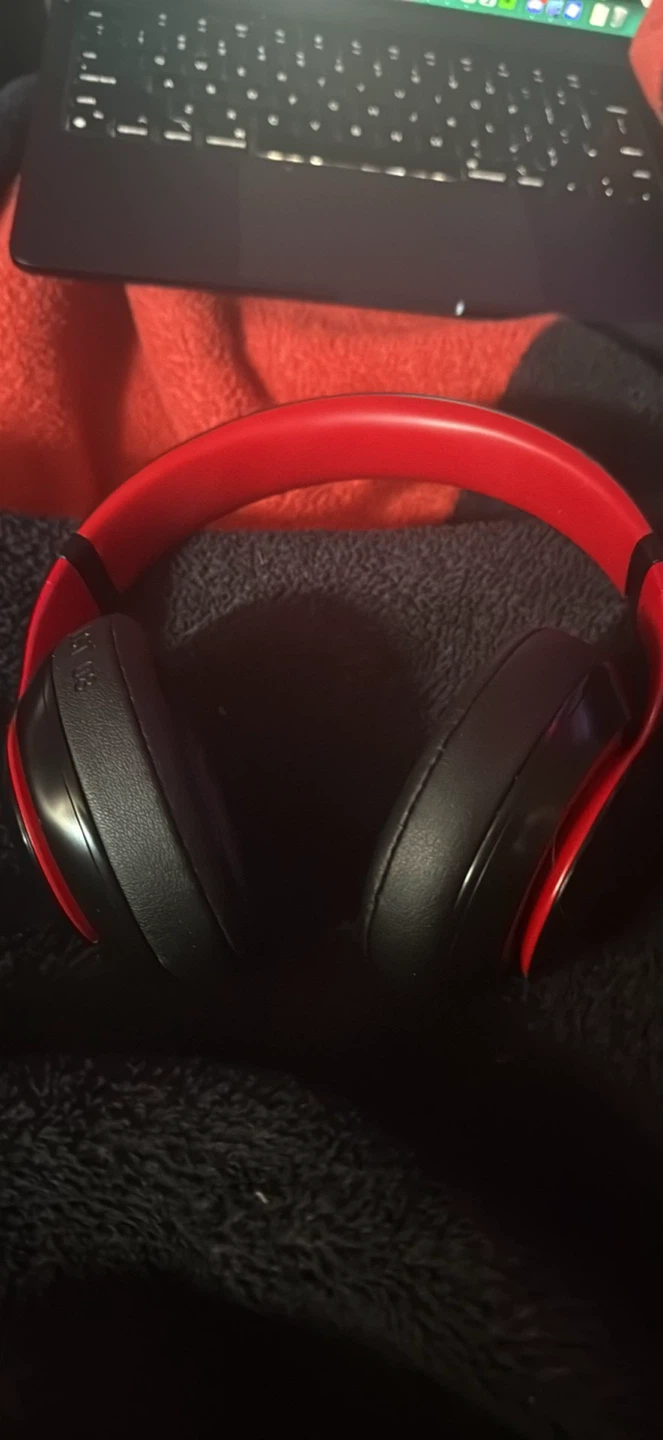 Beats Studio3 Wireless Headphones Black Red