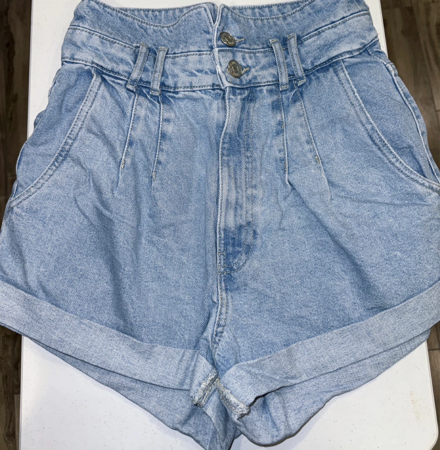 Zara size 4 Light Wash Denim High-Waisted Shorts