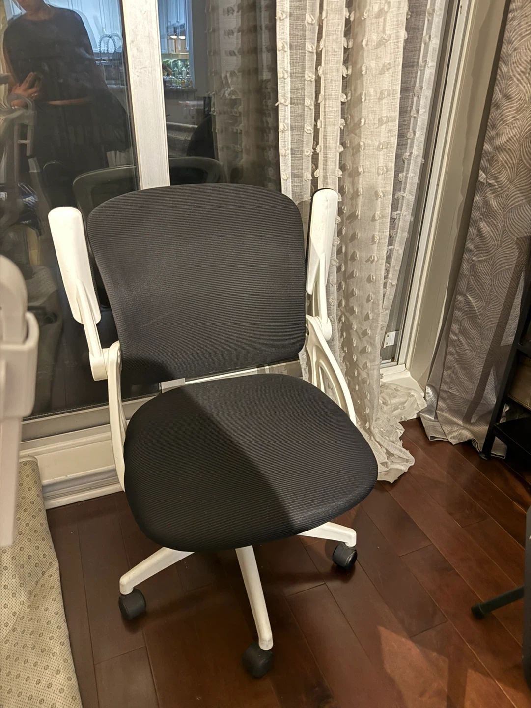 Ergonomic Black Mesh Office Chair - photo 2