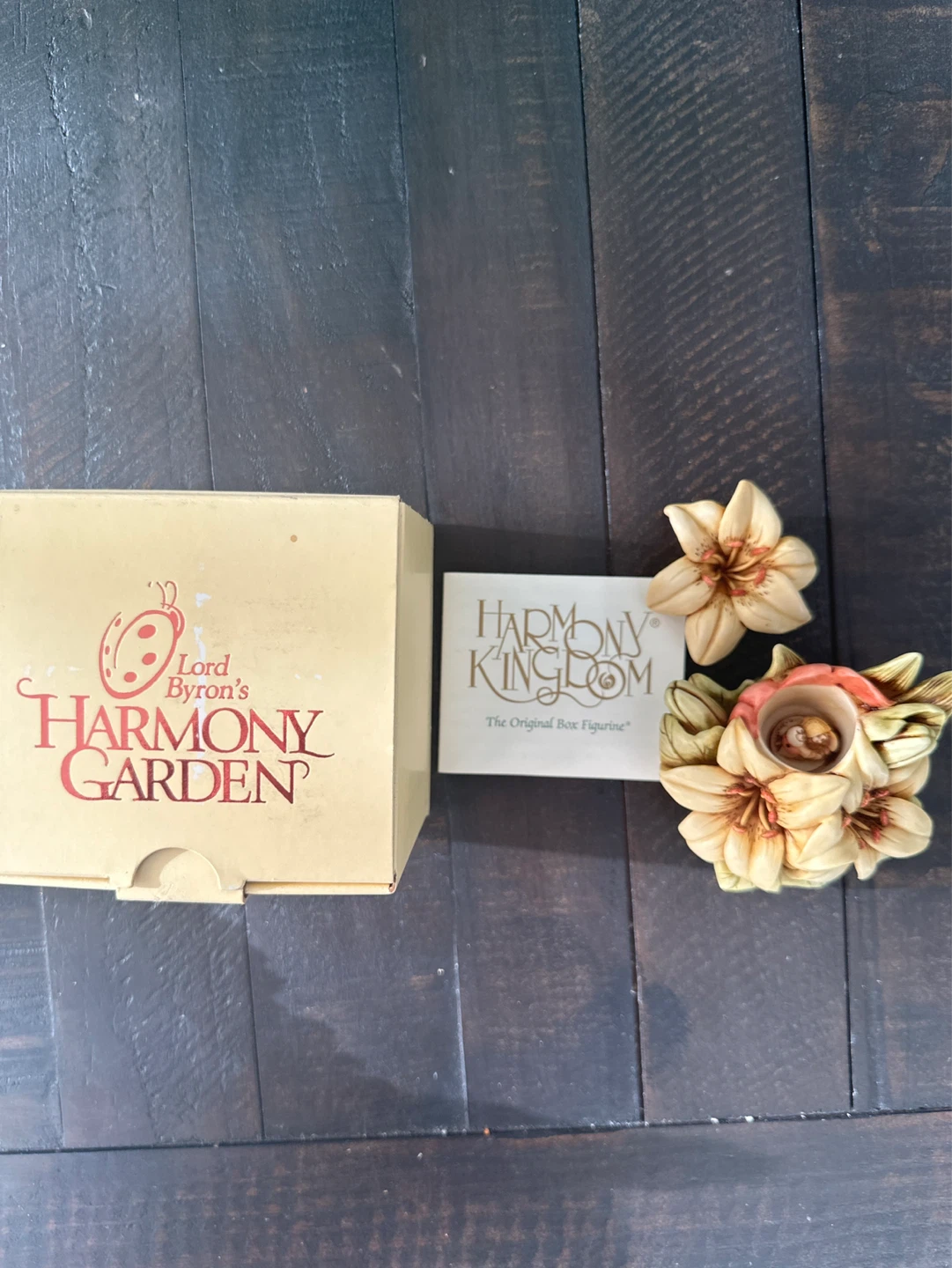 Lord Byron's Harmony Garden Lilies Figurine - photo 4