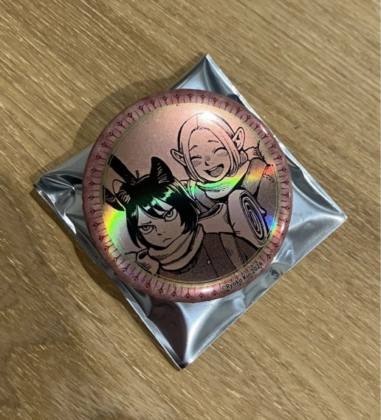 Delicious In Dungeon Marcille Izutsumi Holographic Button Pin - photo 2