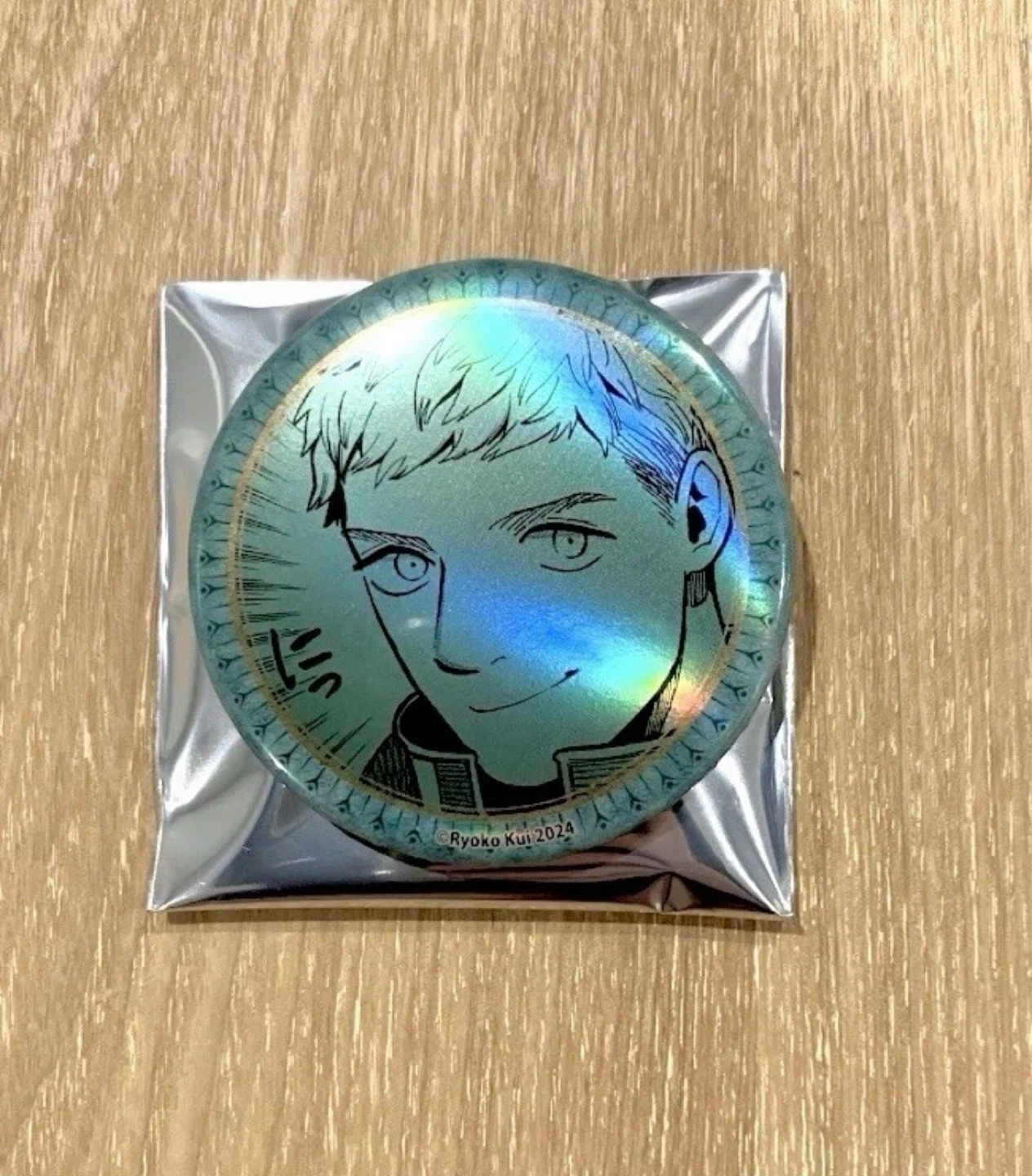 Delicious In Dungeon Laios Touden Holographic Button Pin Badge - photo 4
