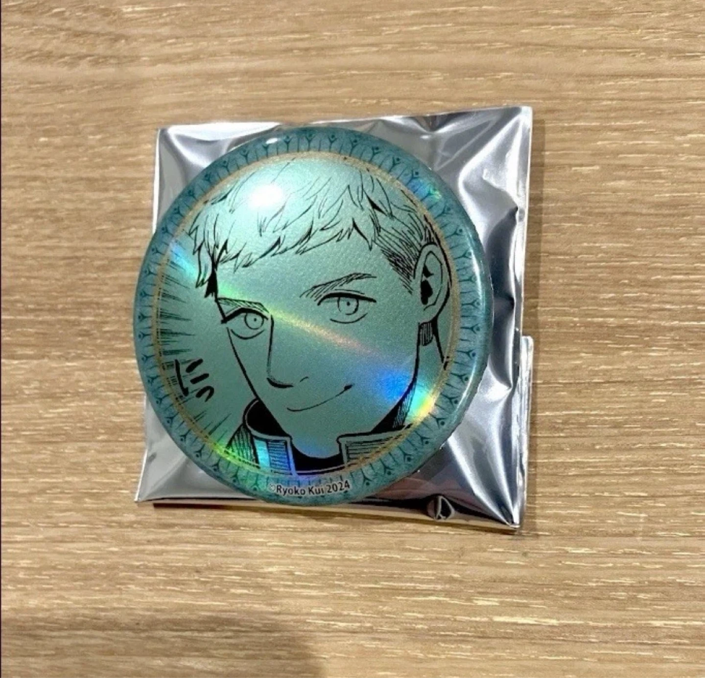 Delicious In Dungeon Laios Touden Holographic Button Pin Badge - photo 3