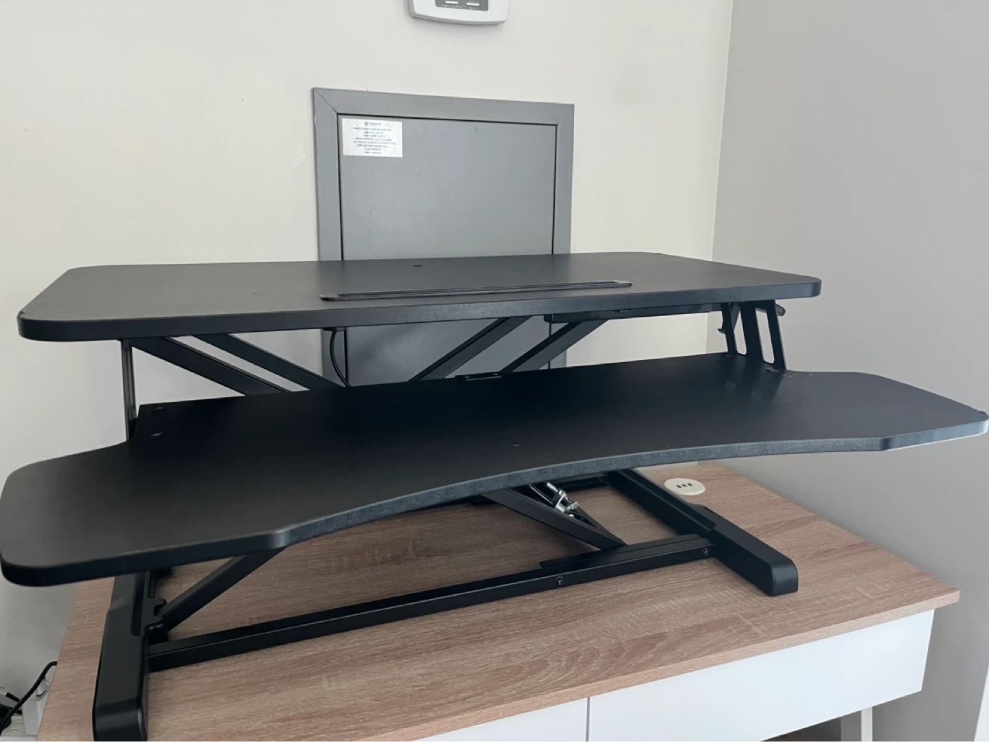 VIVO Standing desk converter/ height adjustable riser