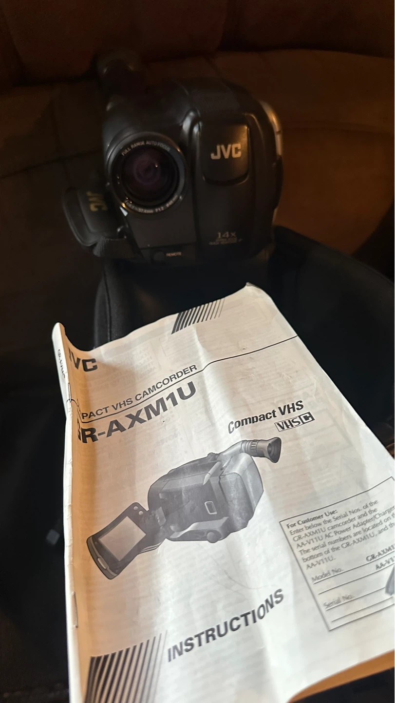 JVC GR-AXM1U Compact VHS Camcorder