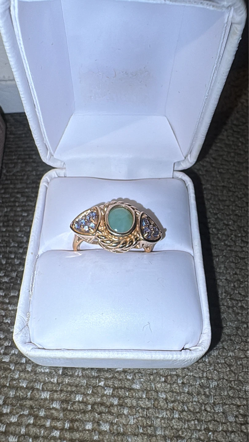 10K Gold Ring with Green Stone and Accent Stones - photo 3
