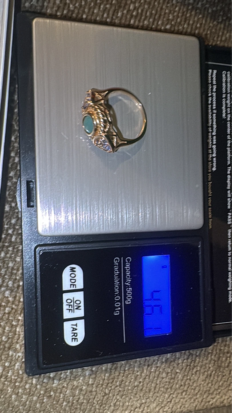 10K Gold Ring with Green Stone and Accent Stones - photo 4