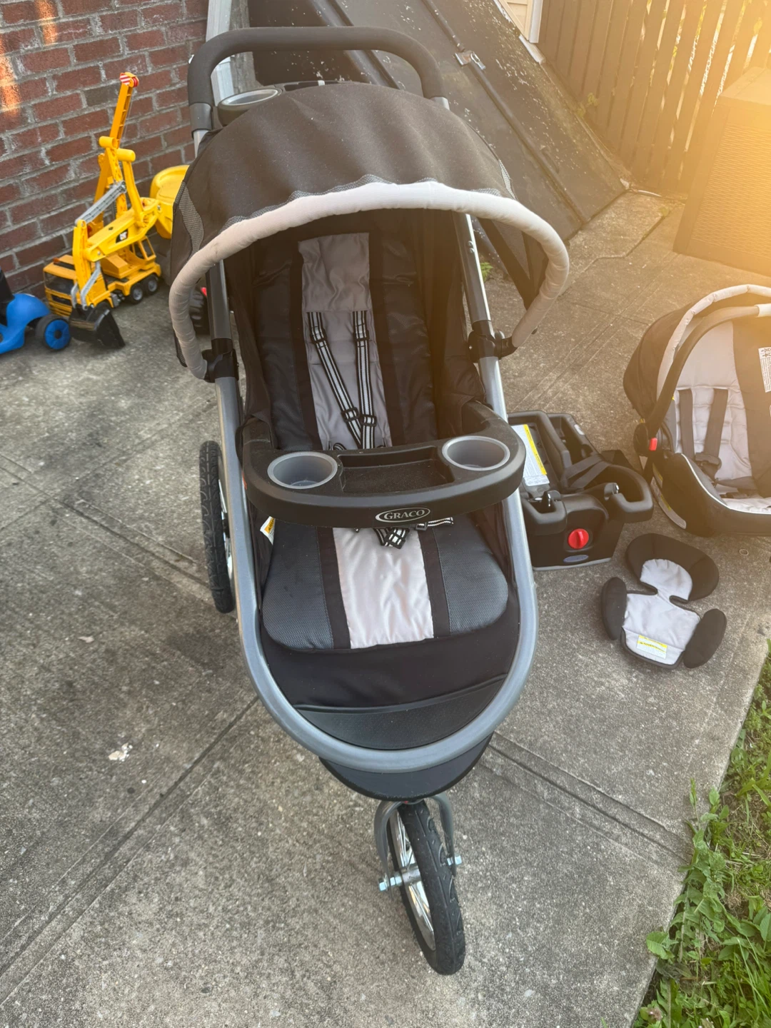 Graco Jogger Stroller, Car Seat & Base (See Description) - photo 2