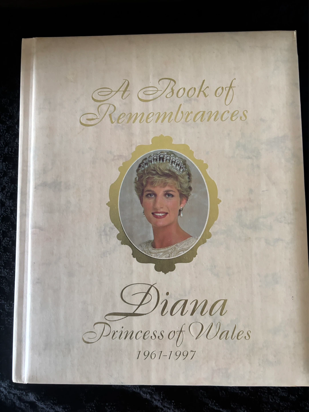 A Book of Remembrances: Diana Princess of Wales 1961-1997 - photo 2