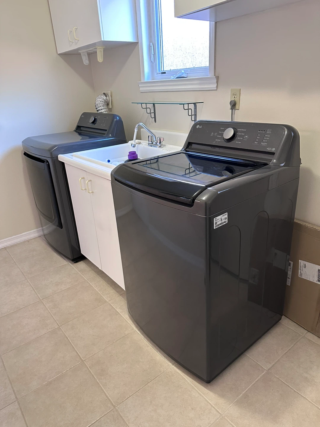 LG Electronics Top Load Washing Machine and dryer like new - photo 2