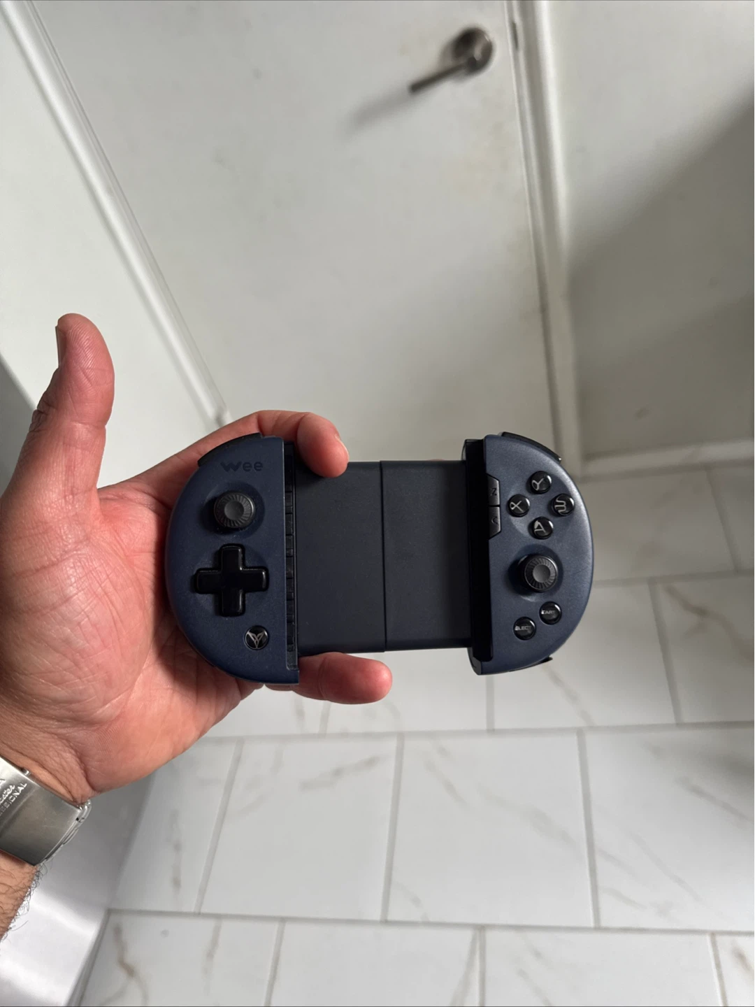Wee Mobile Game Controller - photo 2