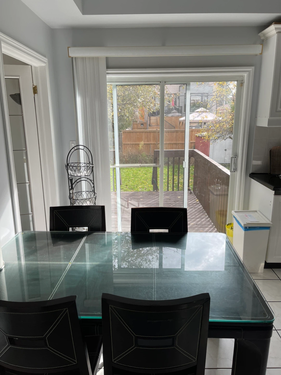 Spacious Family Home with Modern Kitchen and Grand Staircase - photo 4