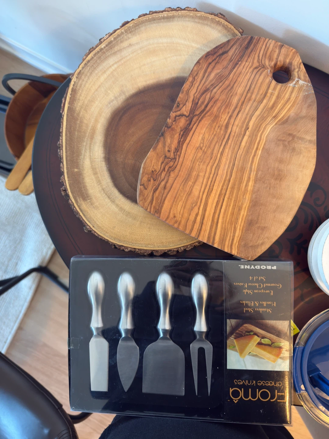 Cheese Knife Set of 4 + charcuterie board
