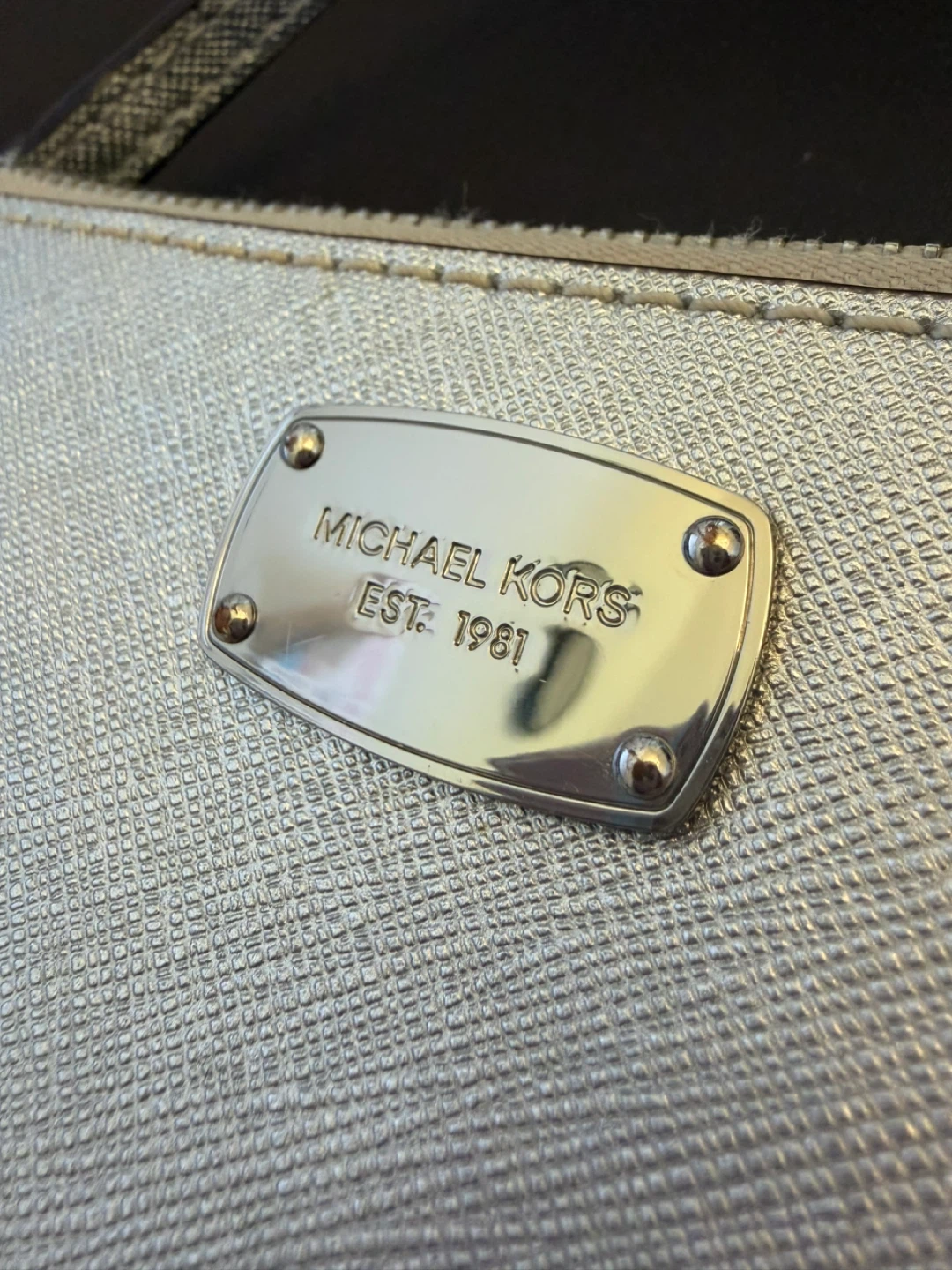 Michael Kors Wristlet Silver - photo 4