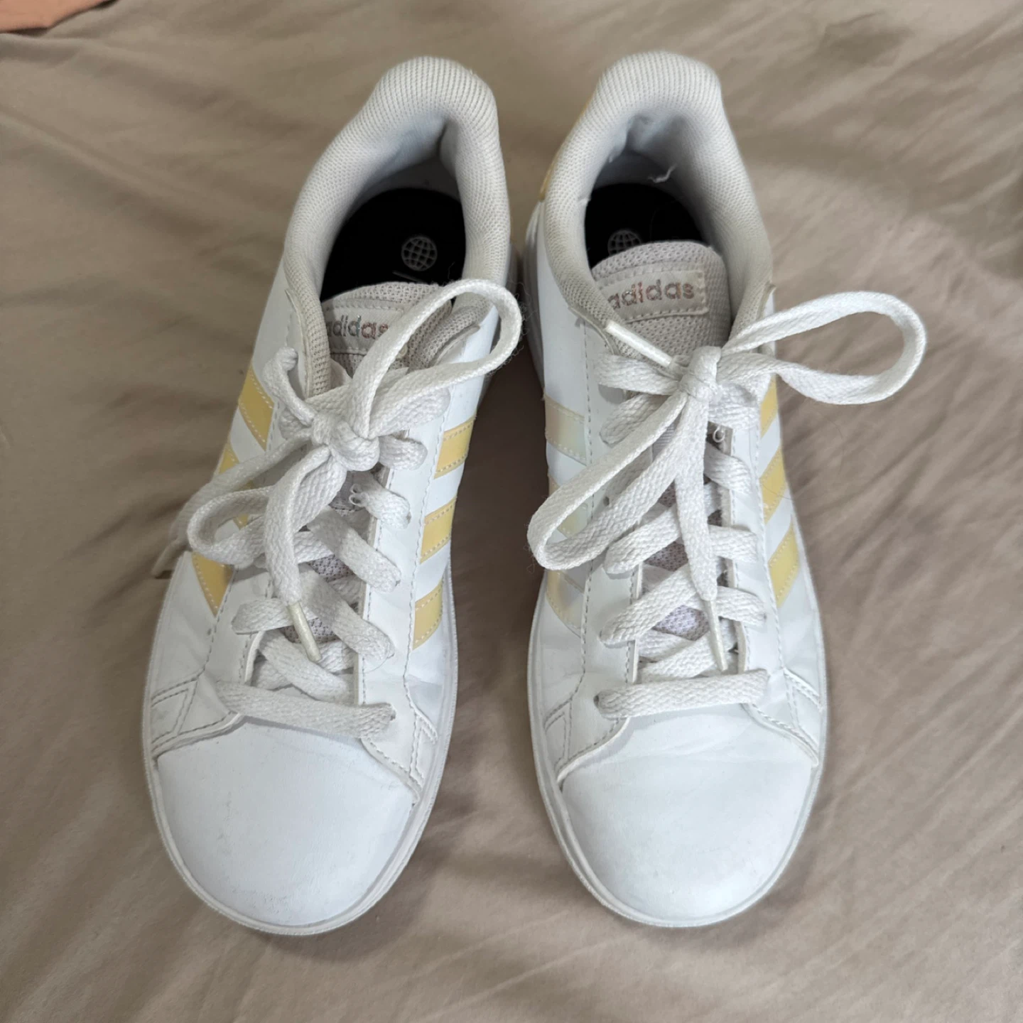 Adidas White Sneakers with Iridescent Stripes Girls size 3 - photo 2