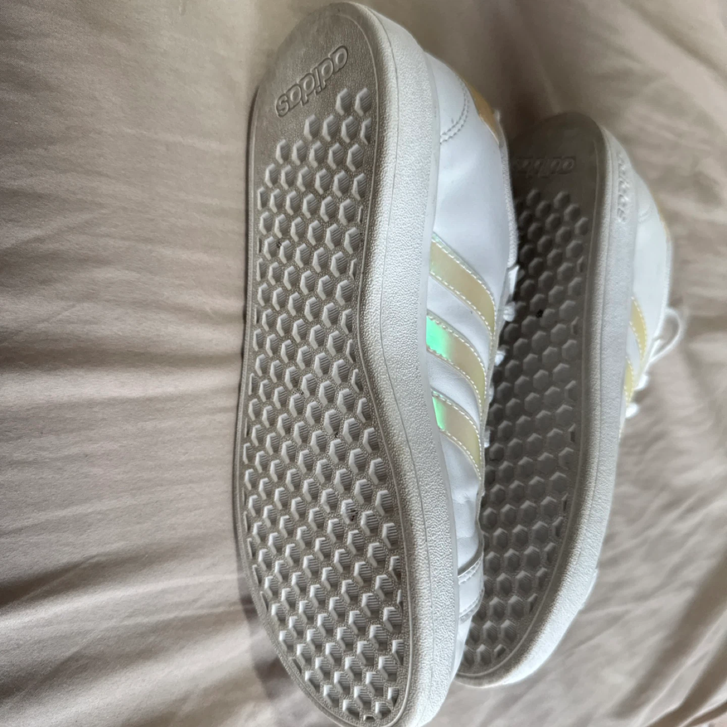 Adidas White Sneakers with Iridescent Stripes Girls size 3 - photo 5