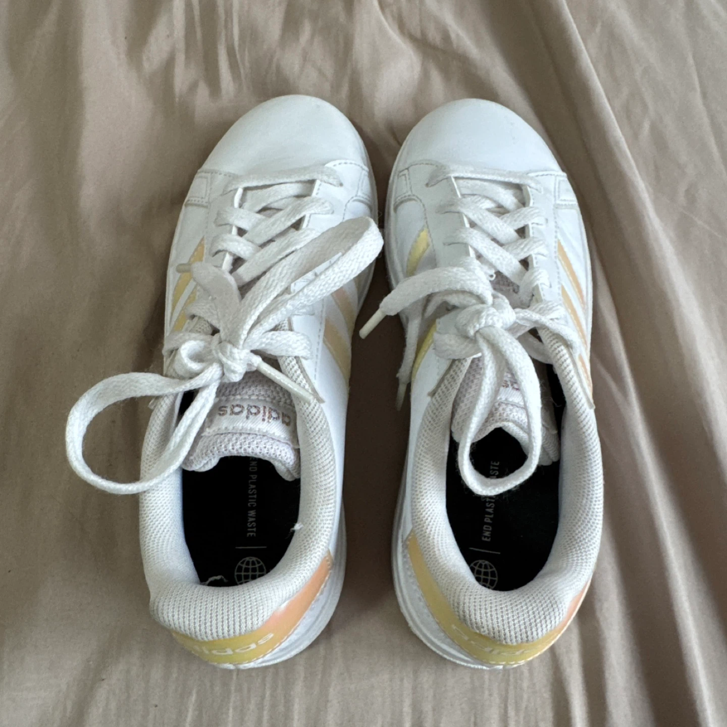Adidas White Sneakers with Iridescent Stripes Girls size 3 - photo 4