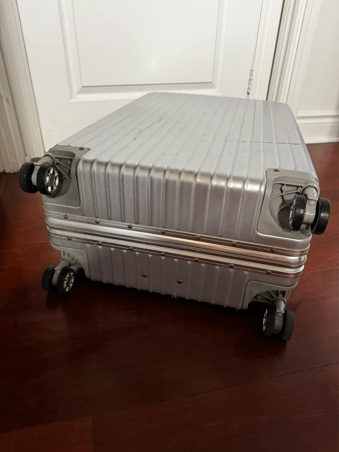 Rimowa-style luggage - photo 3